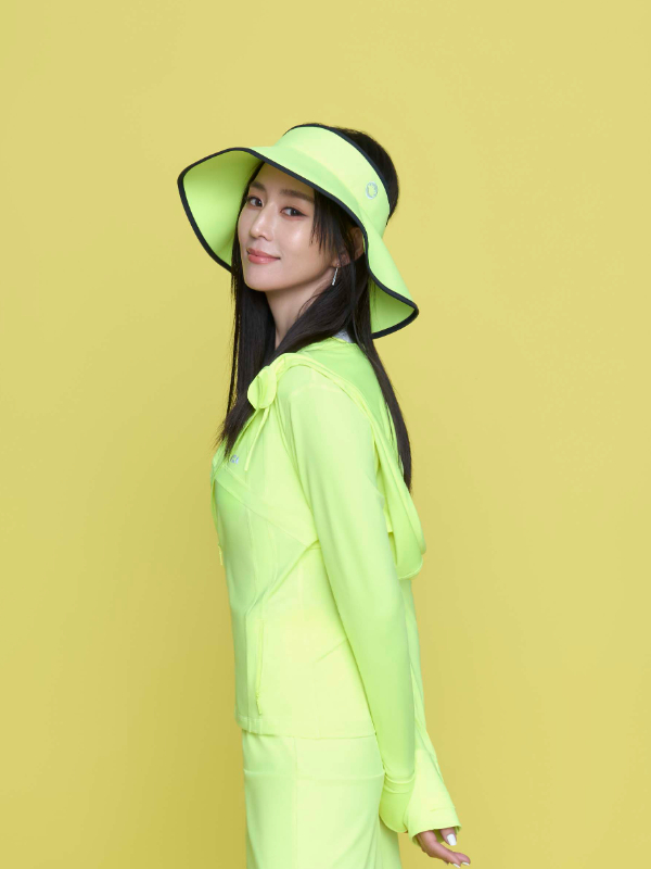 Wide-brim Petal hat